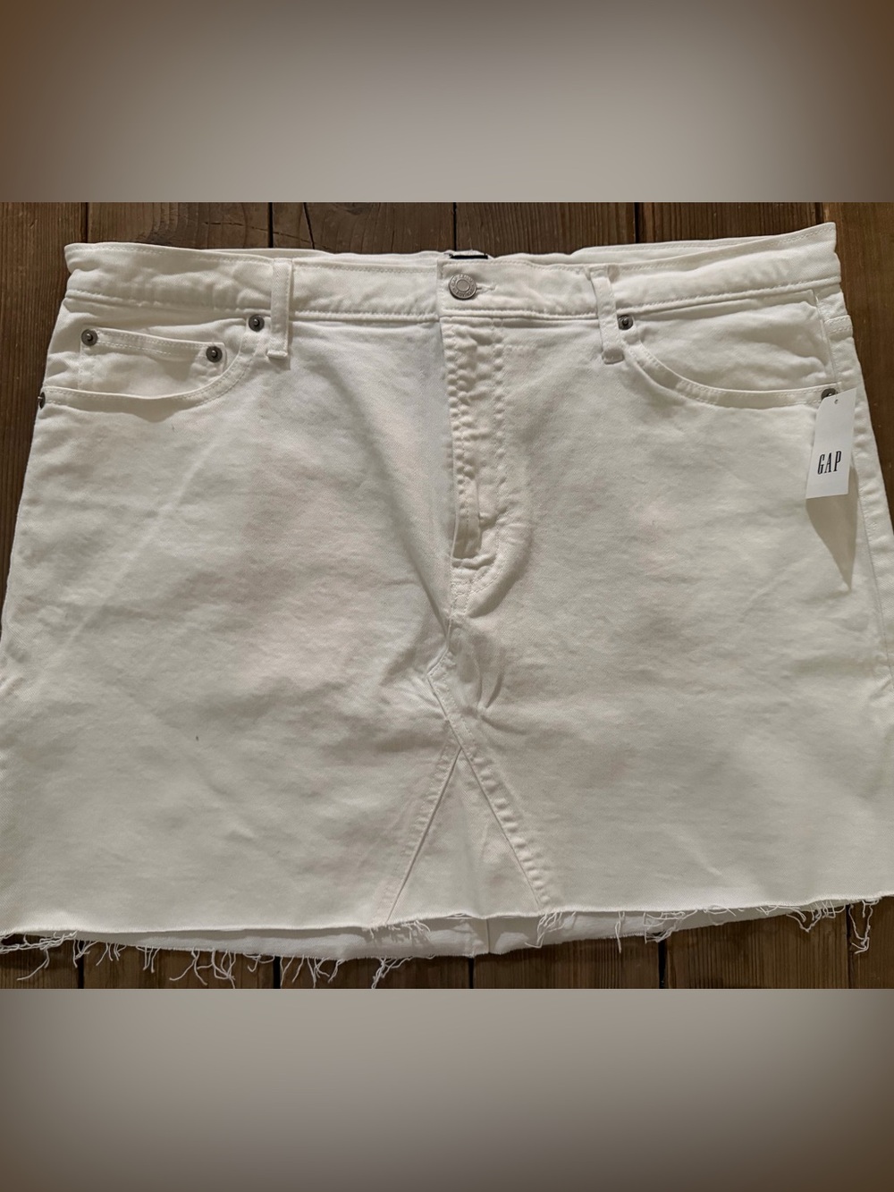 Gap NWT Denim white skirt size 16/33